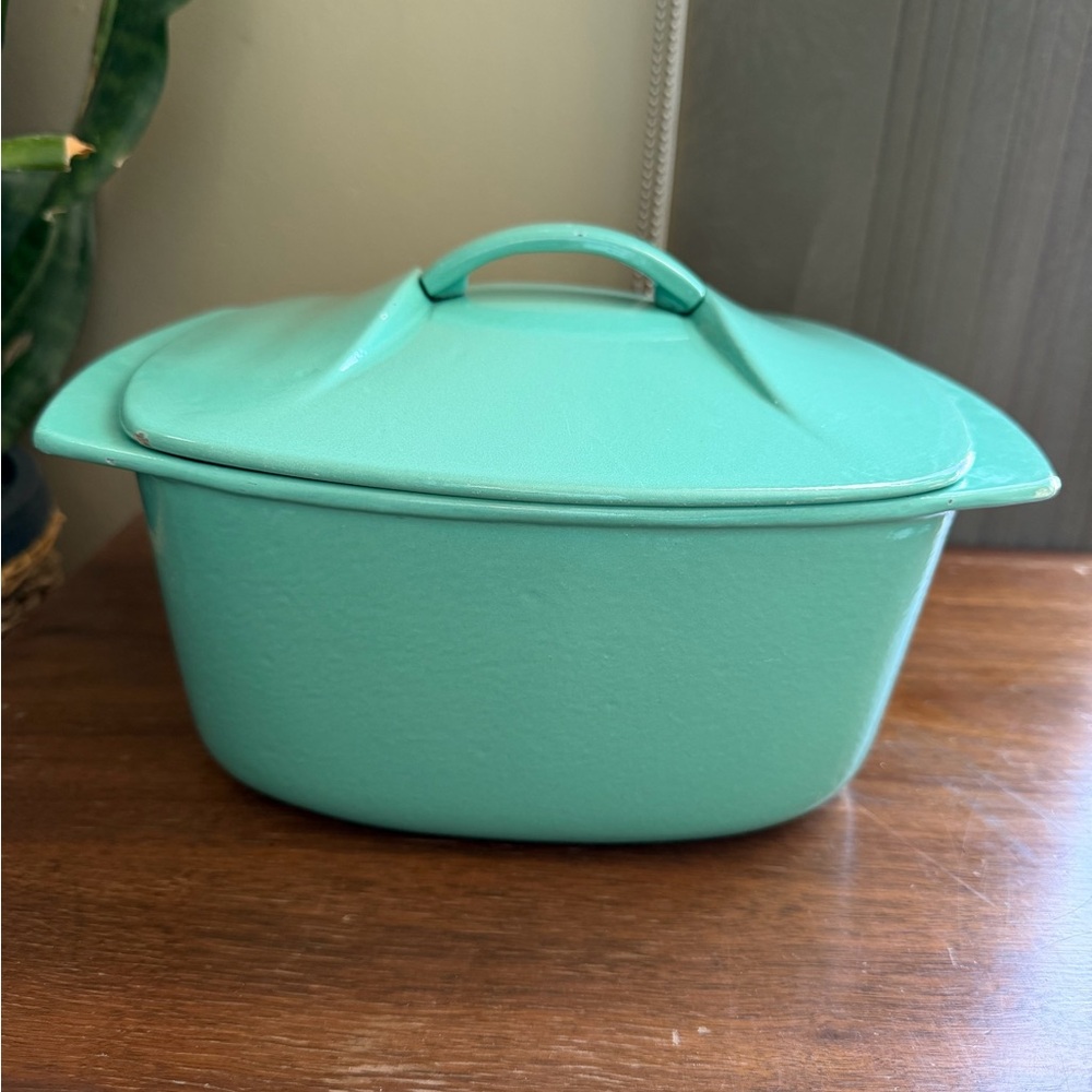 Sold~~Vintage lislet aqua cast iron casserole Dutch oven